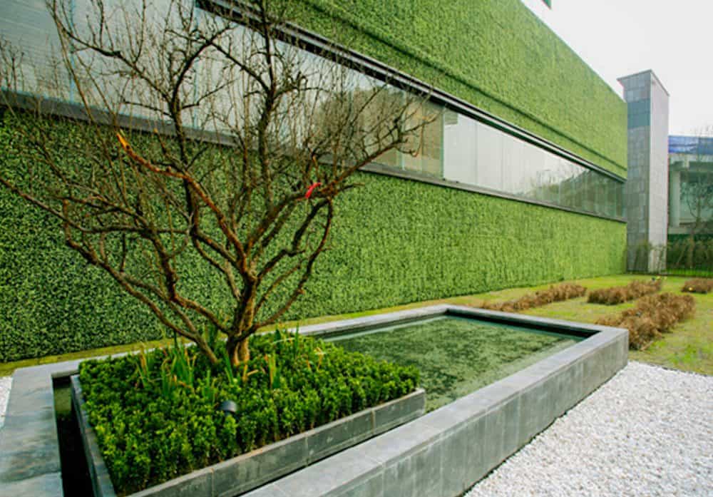 Green parapet wall