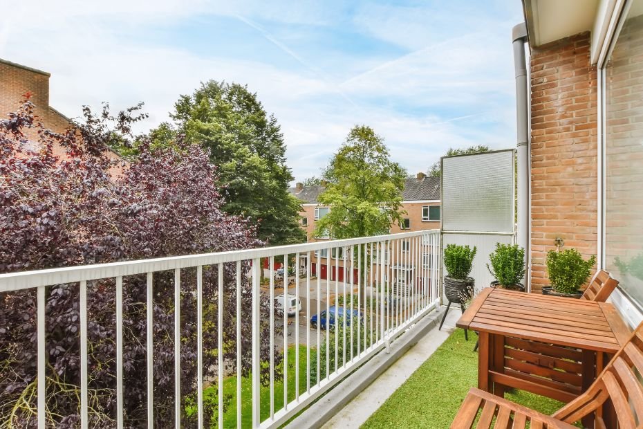 Simple yet elegant Balcony railing design
