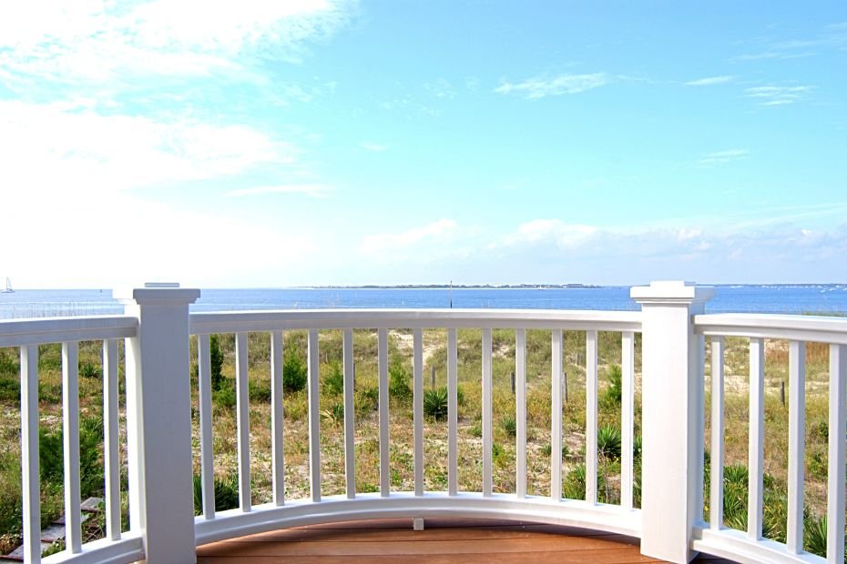 Round and simple Balcony railing design