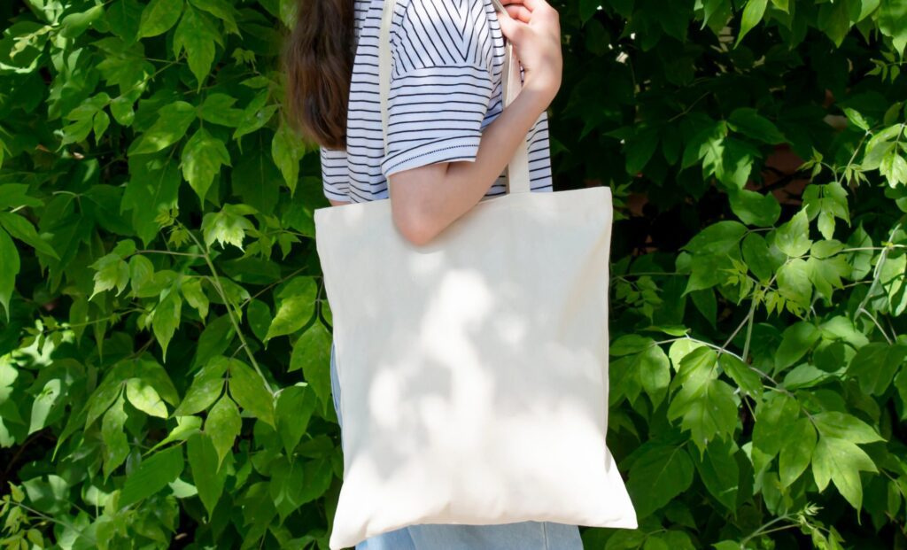 % filename% 5 plain tote bag and lady